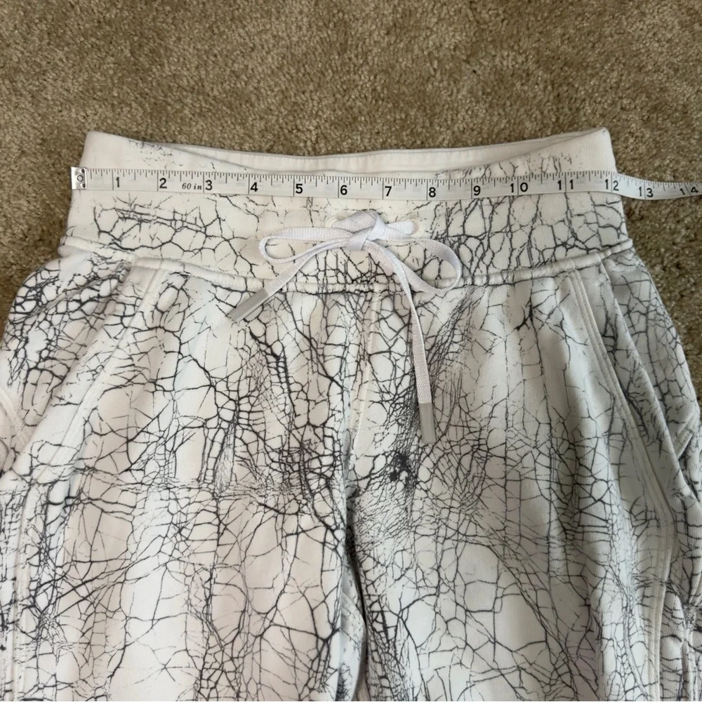 Lululemon Warm Down Jogger 7/8 Length Thread Dy White Black size 2 - Picture 6 of 10